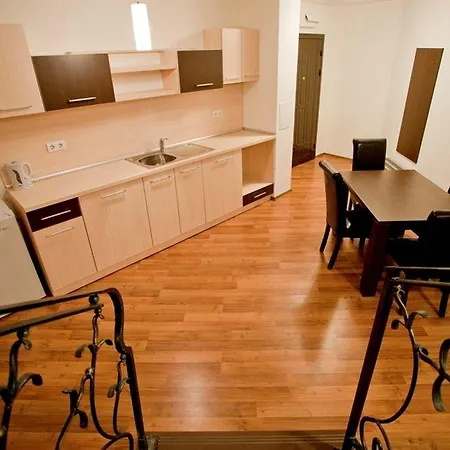 Camelot Hotel 3*